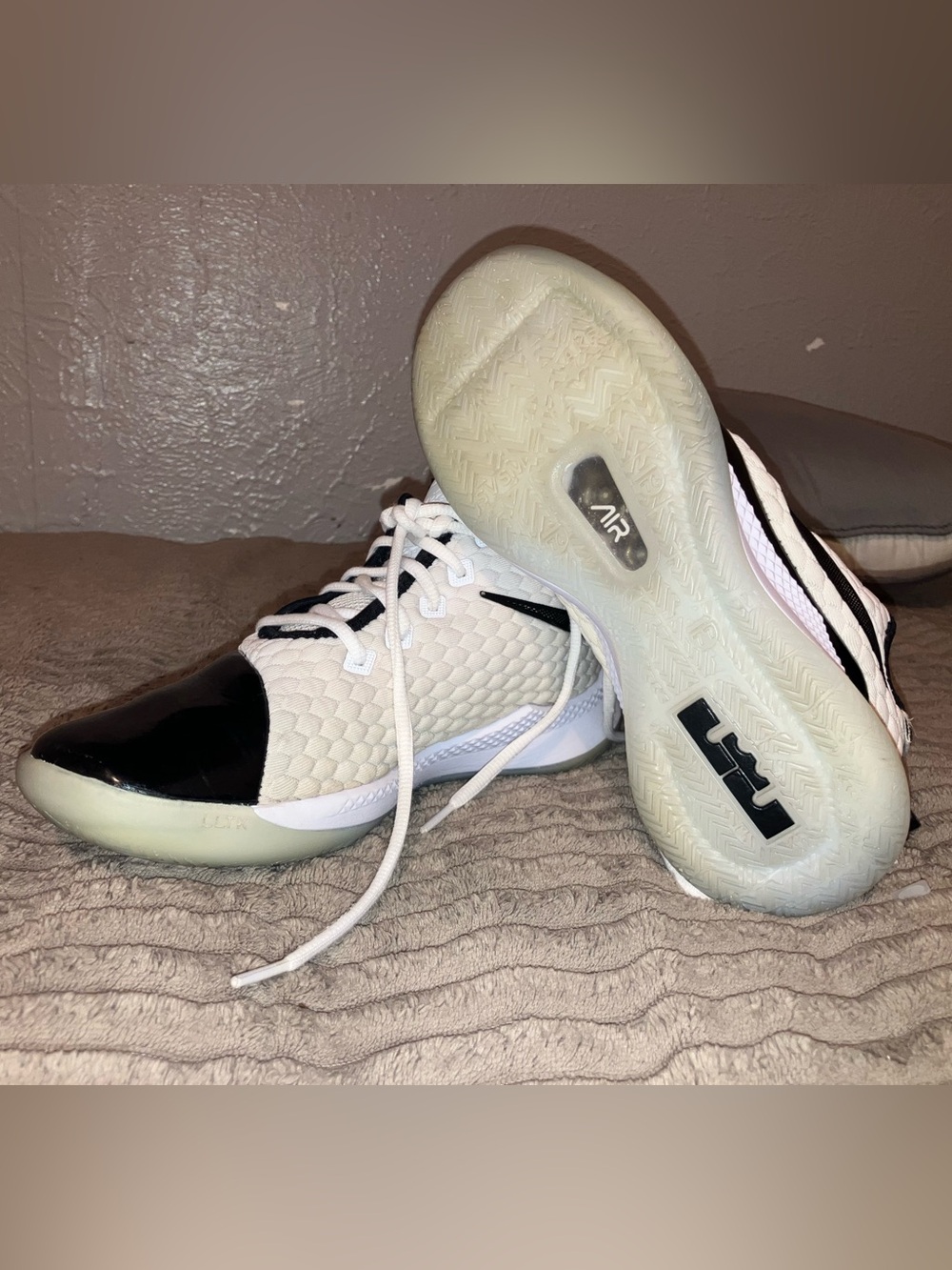 Nike LeBron witness 3 premium concord sz 7.5 wmns